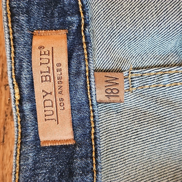 Judy Blue 18W Midrise Bootcut - Picture 3 of 6